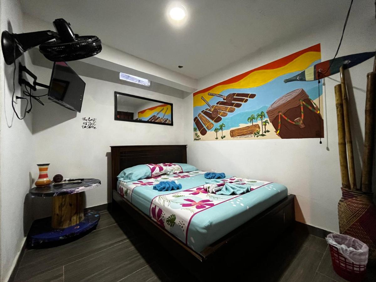 Acuarios Hostal Playa Ladrilleros Esterno foto
