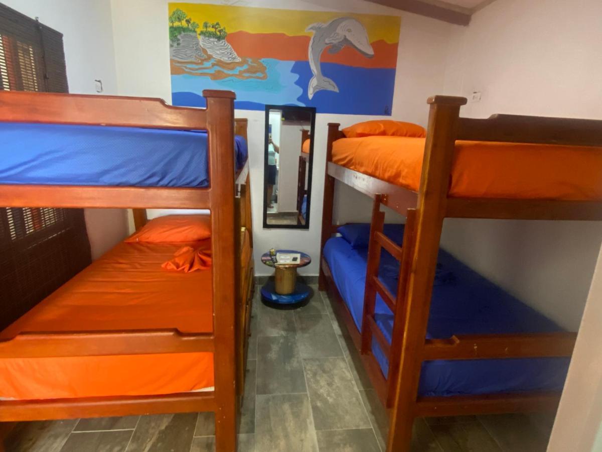 Acuarios Hostal Playa Ladrilleros Esterno foto