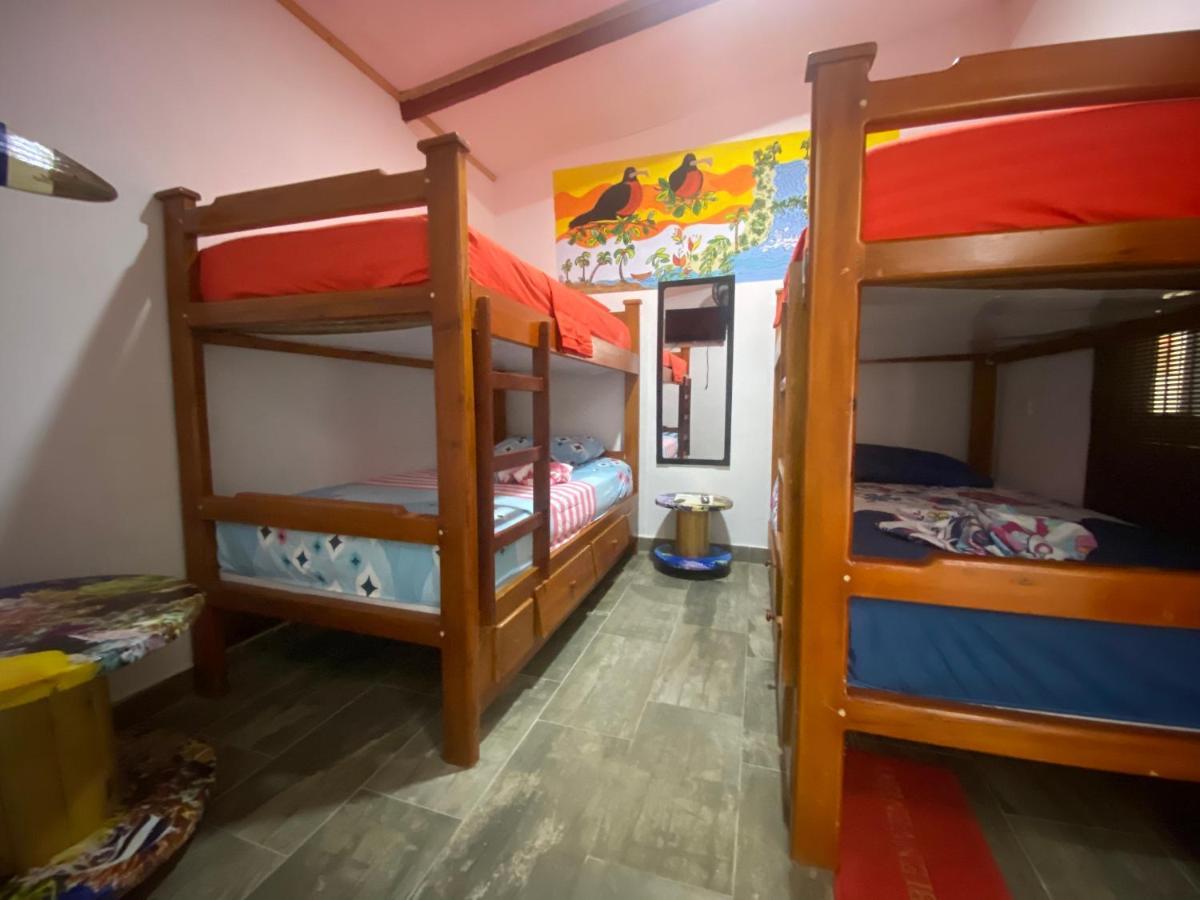 Acuarios Hostal Playa Ladrilleros Esterno foto