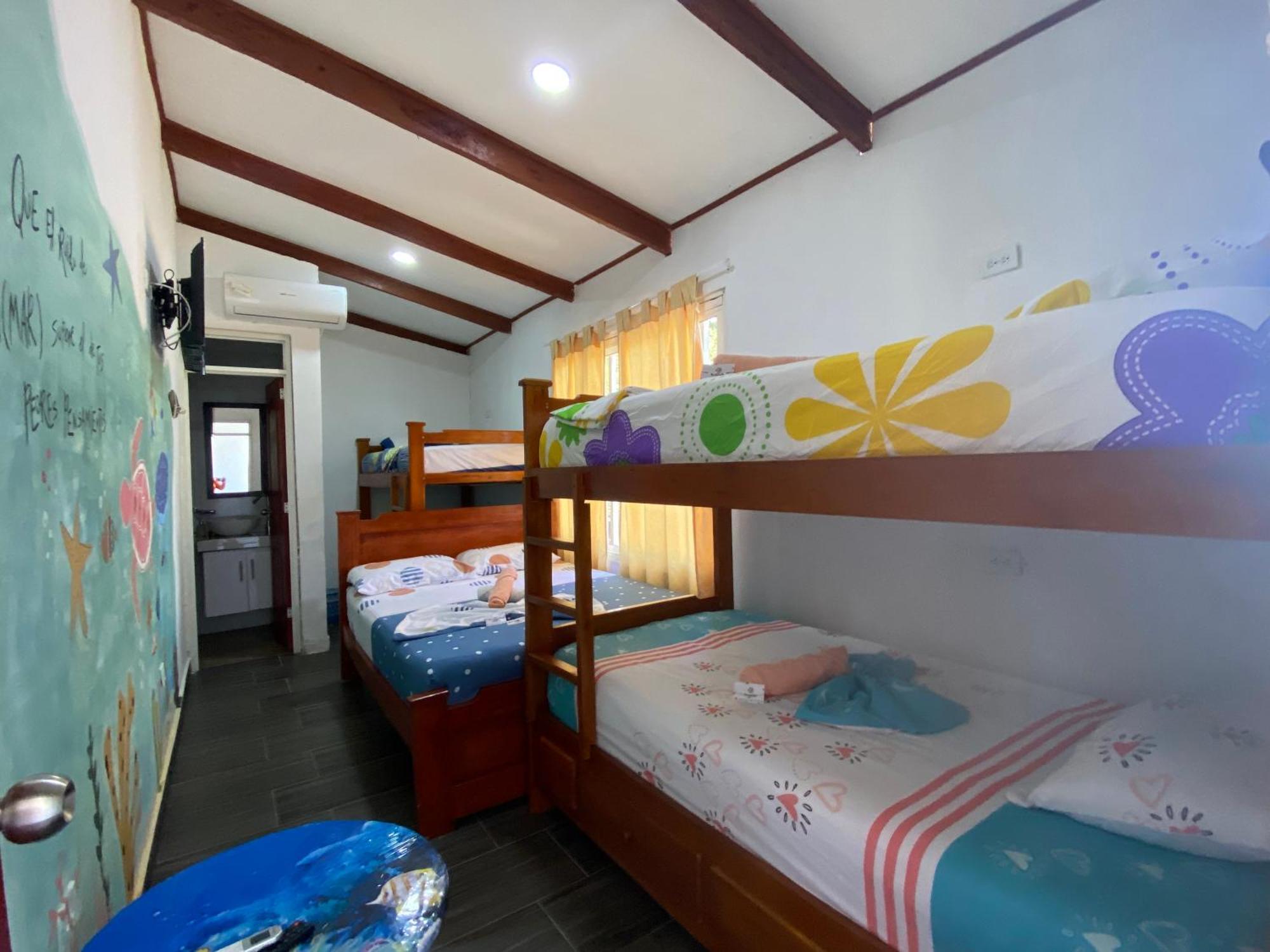 Acuarios Hostal Playa Ladrilleros Esterno foto