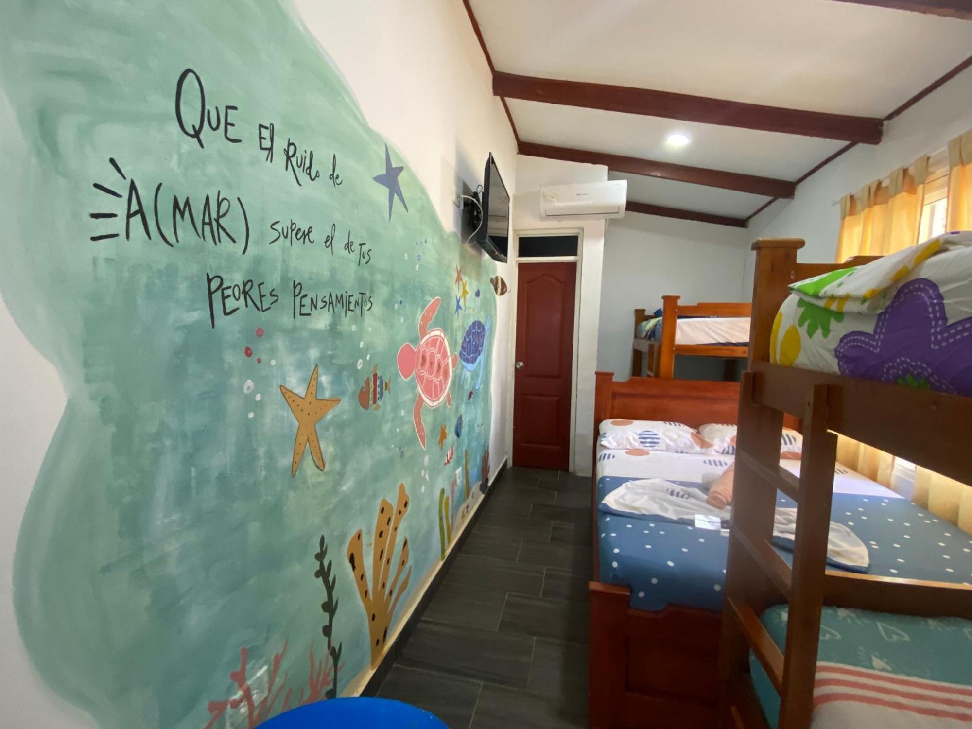 Acuarios Hostal Playa Ladrilleros Esterno foto