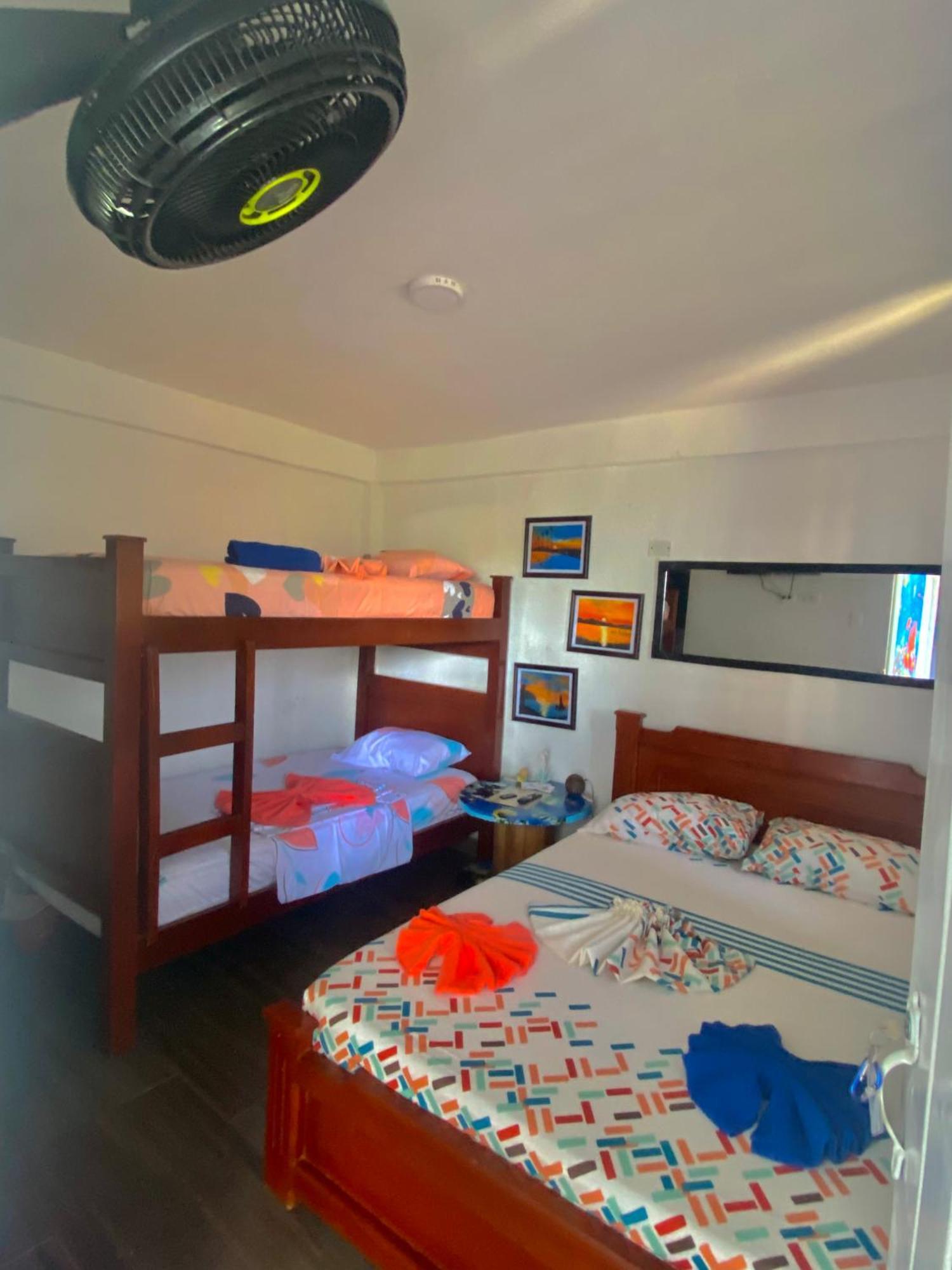 Acuarios Hostal Playa Ladrilleros Esterno foto